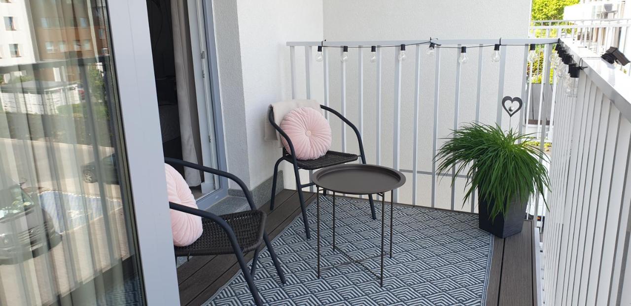 Nowoczesny Apartament Z Garazem Morelova Danzica Esterno foto